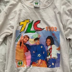 90’S VINTAGE TLC SHIRT 🌈